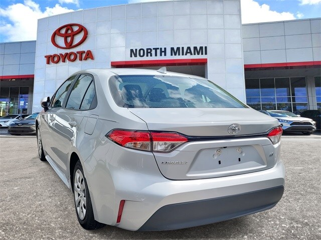 2024 Toyota Corolla LE photo 3