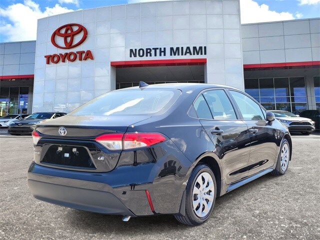 2025 Toyota Corolla LE photo 4