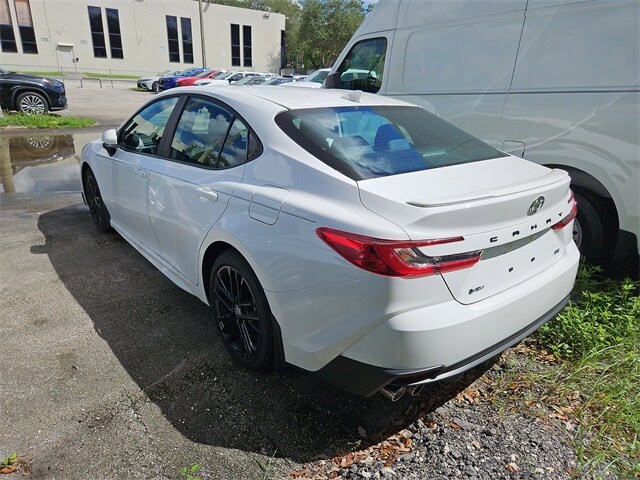 2025 Toyota Camry SE photo 3