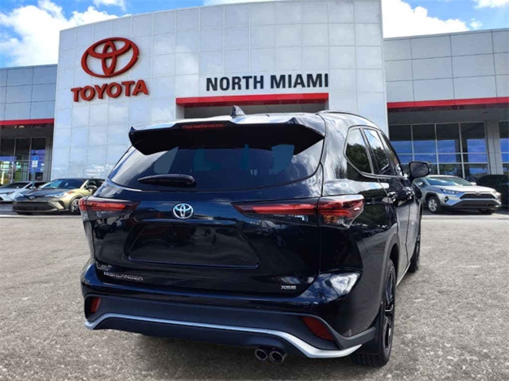 Used 2024 Toyota Highlander LE SUV