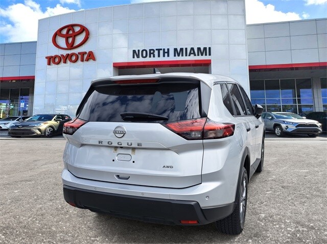 2024 Nissan Rogue S photo 2
