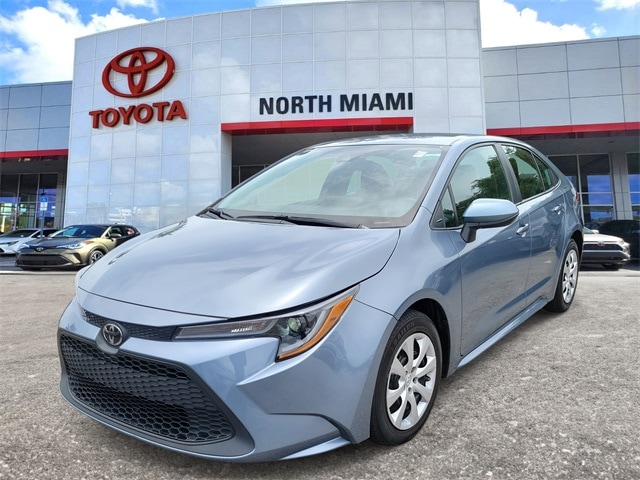 Used 2022 Toyota Corolla LE with VIN 5YFEPMAE1NP311582 for sale in Northfield, Minnesota