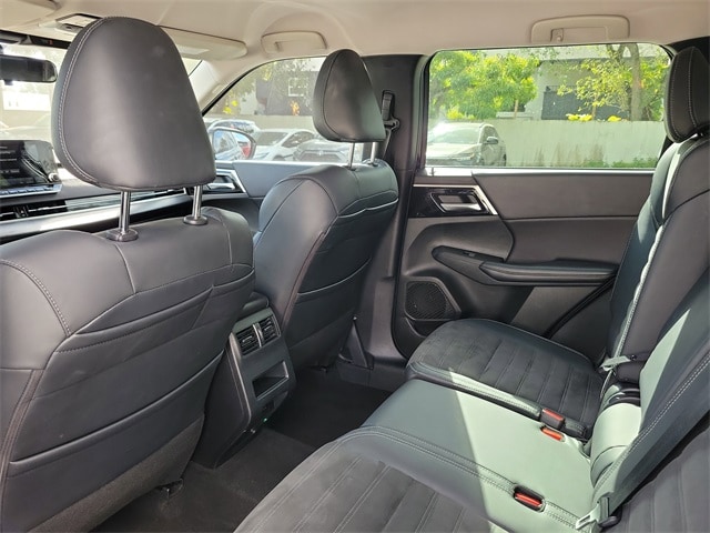 2023 Mitsubishi Outlander SE Black Edition photo 4