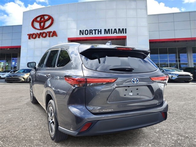 2023 Toyota Highlander Hybrid XLE photo 3