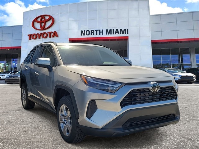 2025 Toyota RAV4 XLE's photo