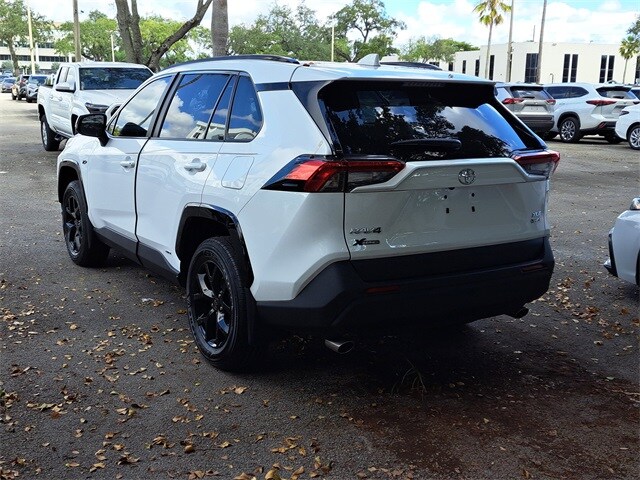 2025 Toyota RAV4 Hybrid XLE photo 2