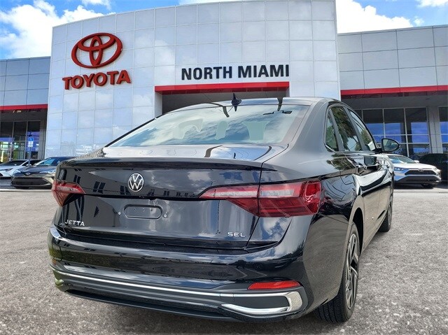 2023 Volkswagen Jetta SEL photo 4