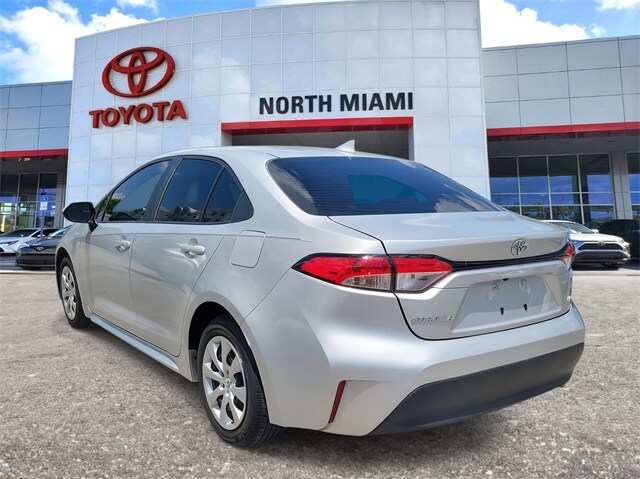 2023 Toyota Corolla LE photo 3