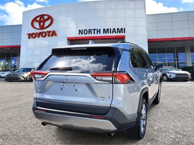 2023 Toyota RAV4 Limited photo 4