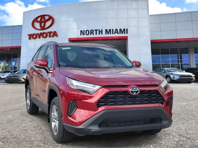 2025 Toyota RAV4 XLE's photo