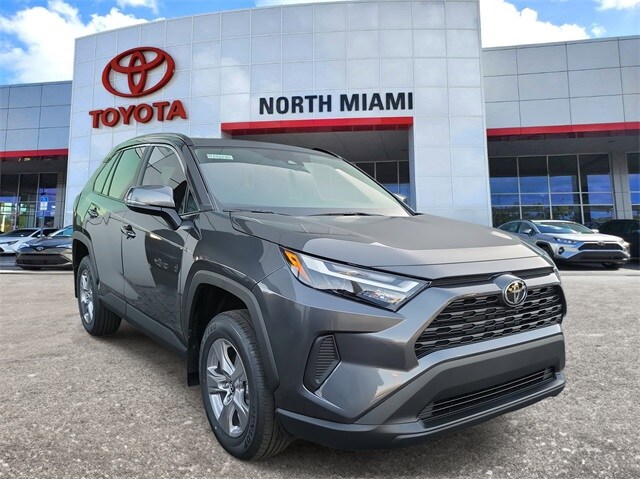 2025 Toyota RAV4 XLE photo 2