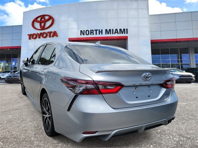 2024 Toyota Camry SE photo 3