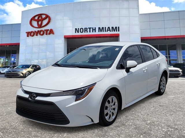 2024 Toyota Corolla LE photo 2