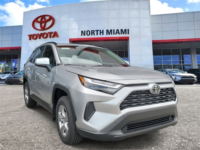 2025 Toyota RAV4 XLE's photo