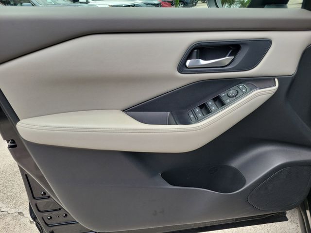 2025 Nissan Rogue SV - Photo 12