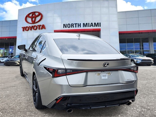 2022 Lexus IS 350 F SPORT photo 3