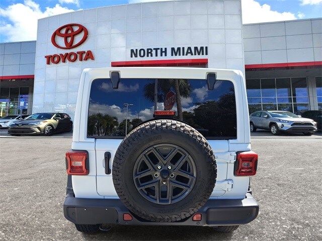 2024 Jeep Wrangler Sport photo 4