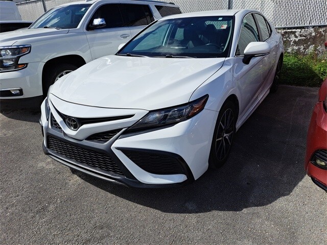 2023 Toyota Camry SE photo 3