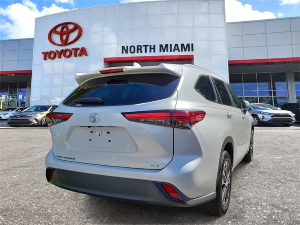 Used 2023 Toyota Highlander XLE SUV