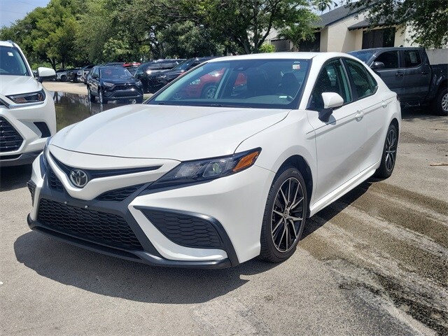 2023 Toyota Camry SE photo 2