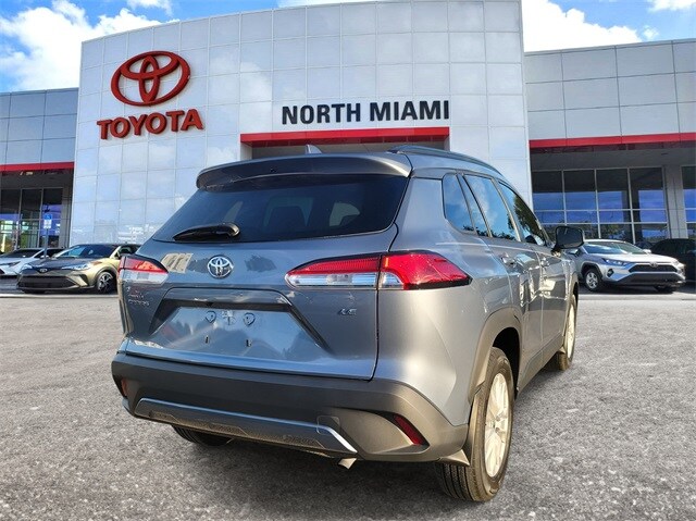 2023 Toyota Corolla Cross LE photo 4