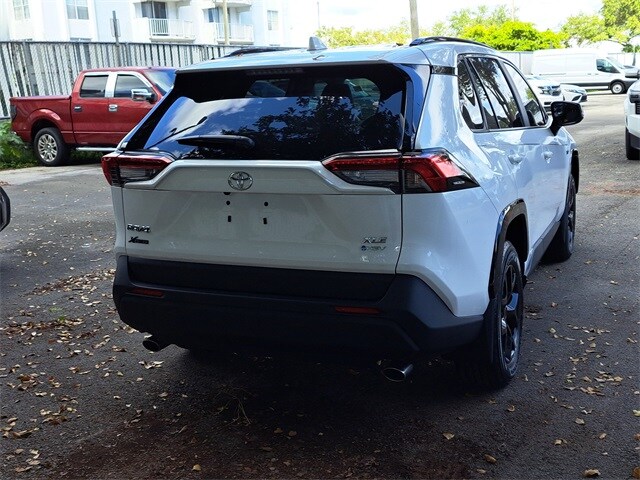 2025 Toyota RAV4 Hybrid XLE photo 3