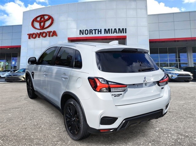 2022 Mitsubishi Outlander Sport LE photo 2