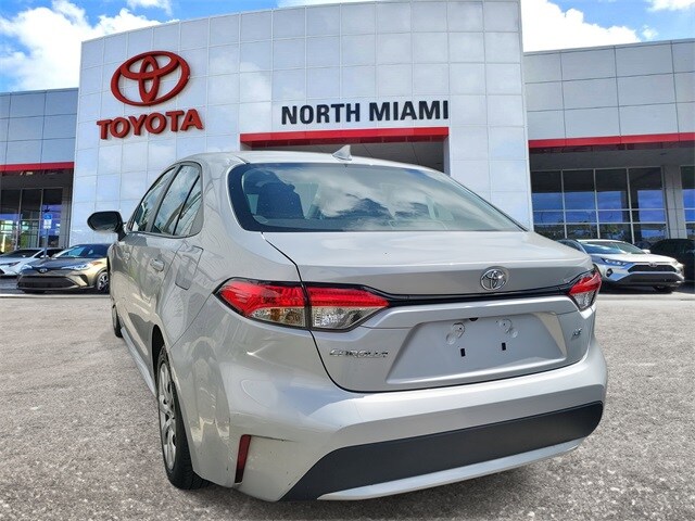 2022 Toyota Corolla LE photo 2