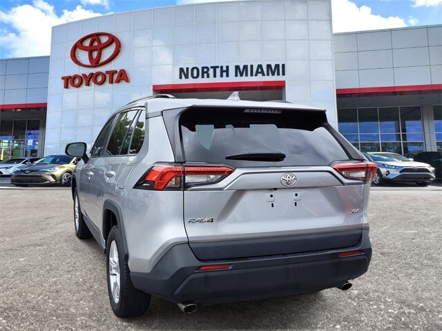2021 Toyota RAV4 XLE photo 3