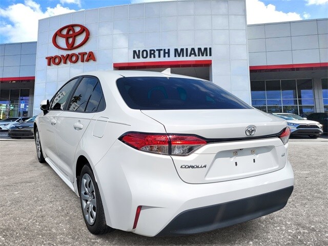 2023 Toyota Corolla LE photo 3