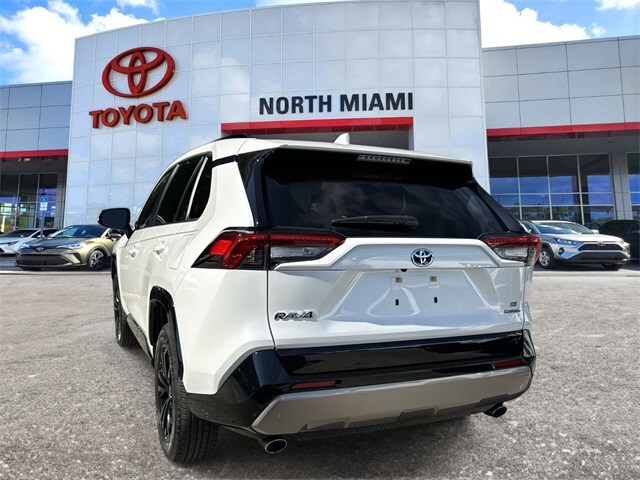 2022 Toyota RAV4 Hybrid SE photo 3