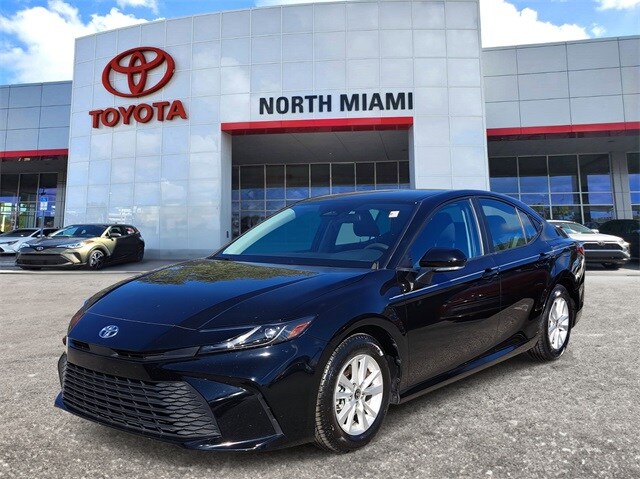 2025 Toyota Camry SE photo 2