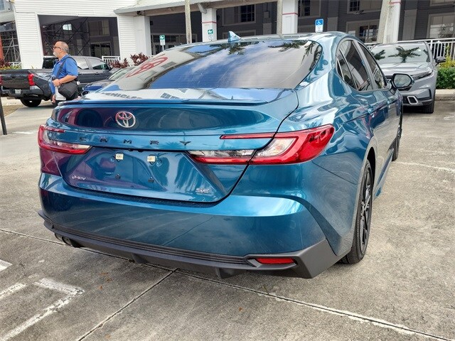 2025 Toyota Camry SE photo 4