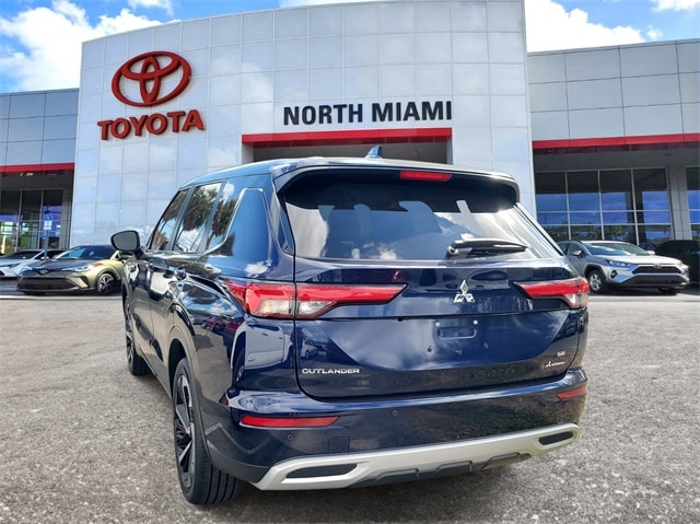 2023 Mitsubishi Outlander SE Black Edition photo 2