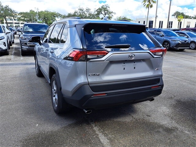 2025 Toyota RAV4 XLE photo 3