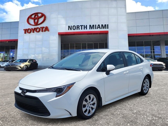 2024 Toyota Corolla LE photo 2
