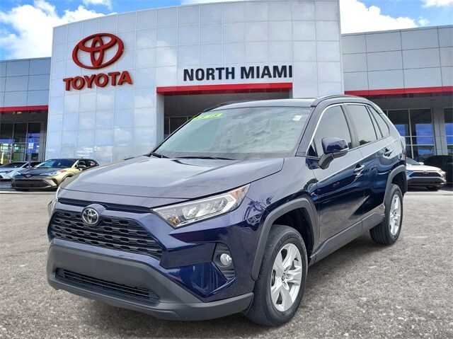 2021 Toyota RAV4 XLE photo 2