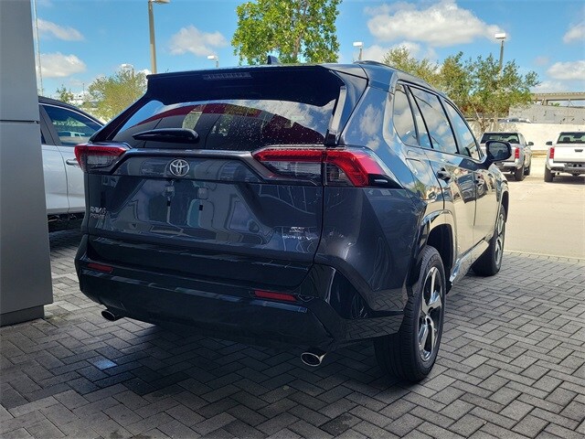 2025 Toyota RAV4 Hybrid SE photo 4
