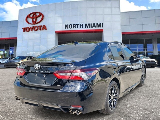 2022 Toyota Camry SE photo 4