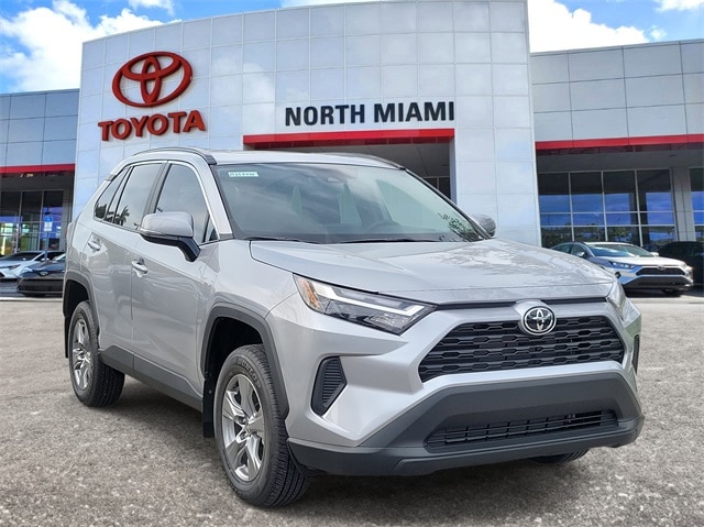 2025 Toyota RAV4 XLE's photo