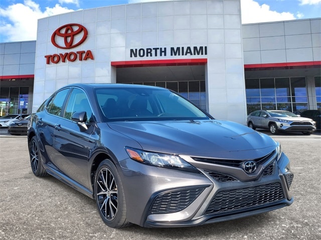 2023 Toyota Camry SE's photo