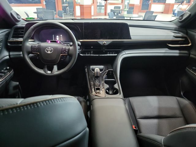 2025 Toyota Crown Signia Limited - Photo 9