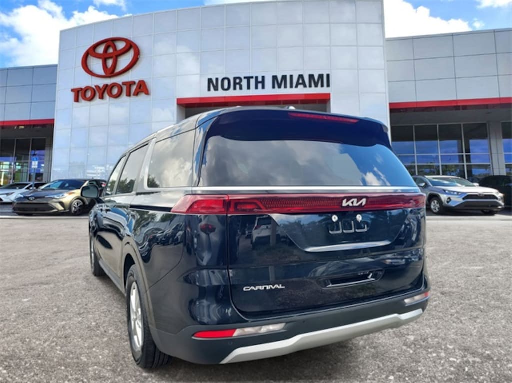 Used 2024 Kia Carnival LX MPV