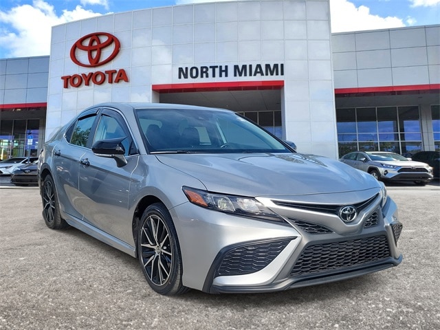 2021 Toyota Camry SE's photo