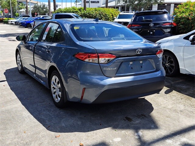 2025 Toyota Corolla LE photo 3