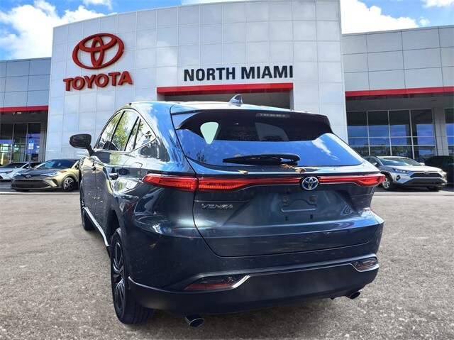 2024 Toyota Venza LE photo 3