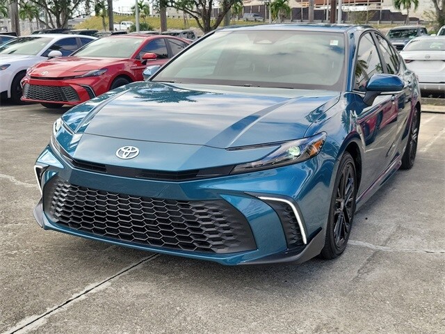 2025 Toyota Camry SE photo 2