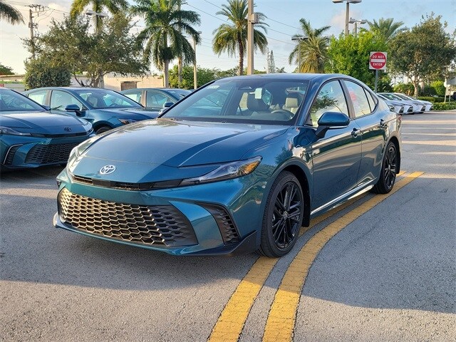 2025 Toyota Camry SE photo 2