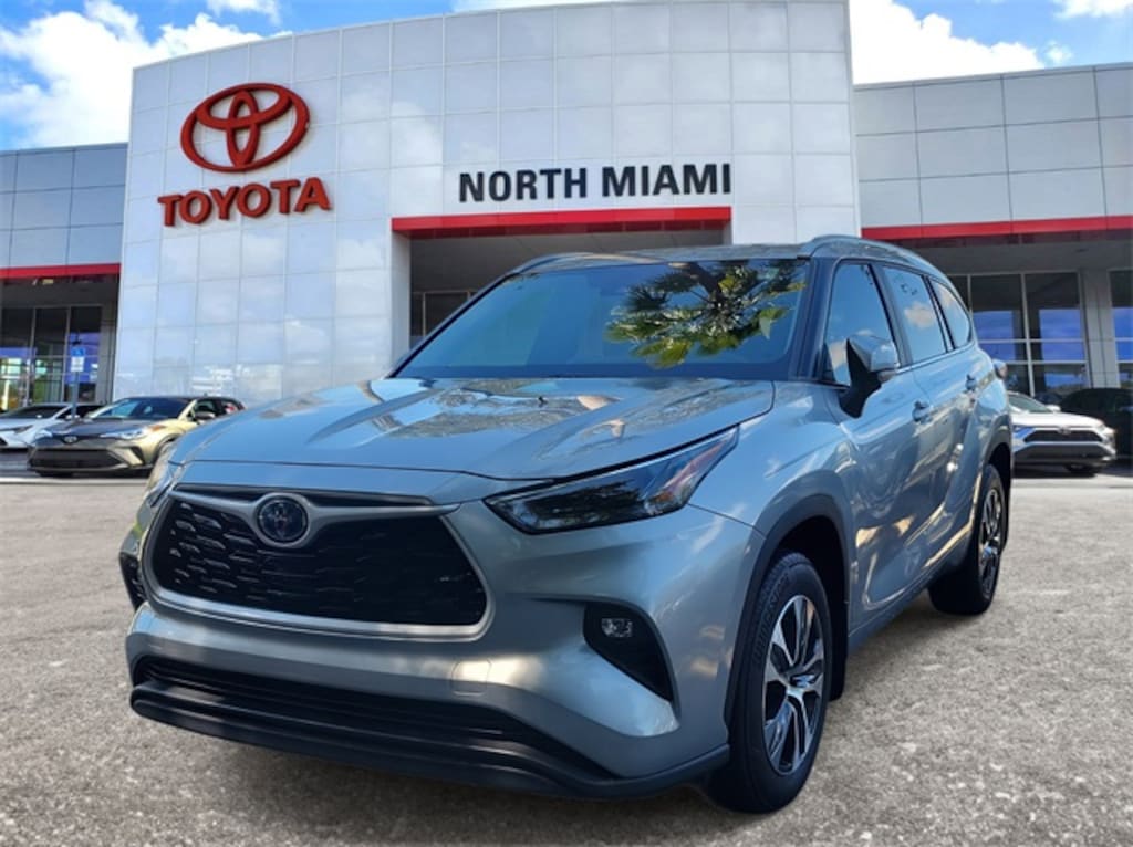 Used 2024 Toyota Highlander Hybrid XLE SUV