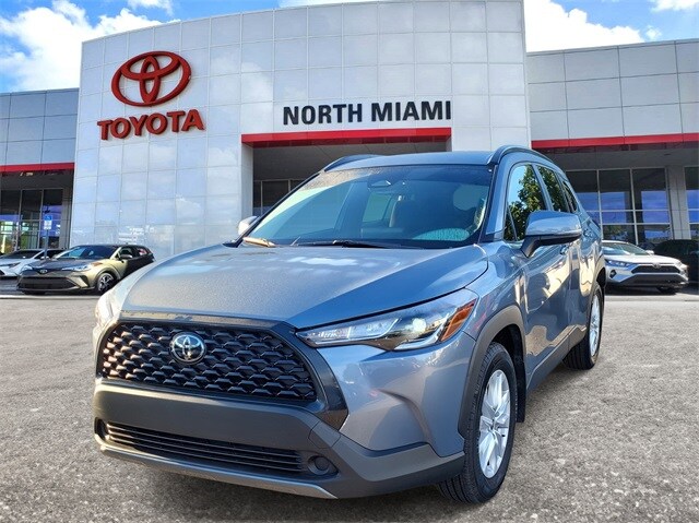 2023 Toyota Corolla Cross LE photo 2